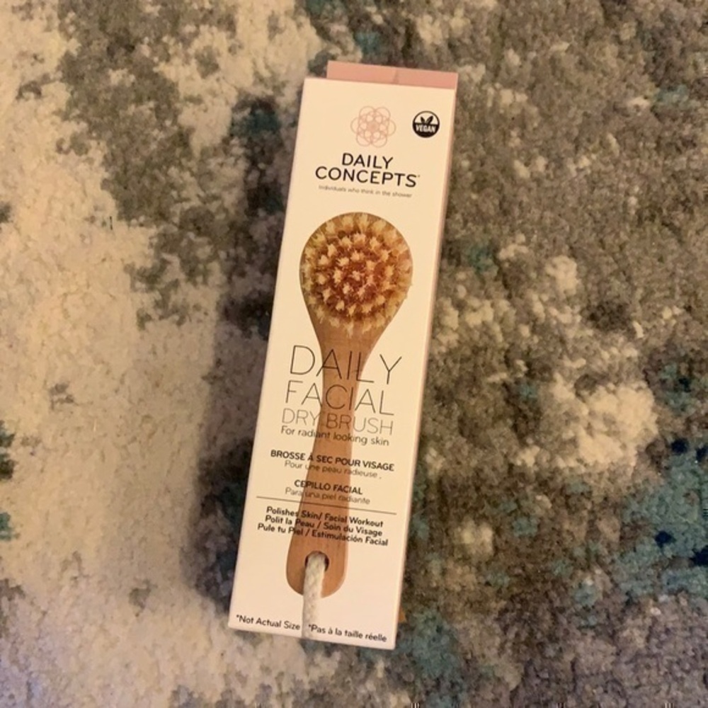 NWT Daily Concepts Facial Brush